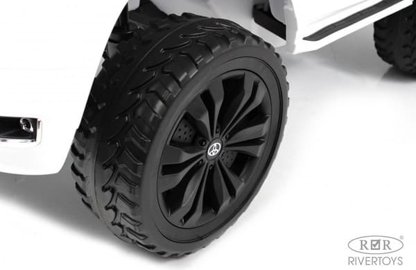 Детский автомобиль RiverToys Toyota Land Cruiser 300 / L999LL 7